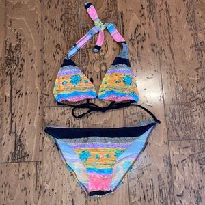 Venus size 6 bikini top and bottoms